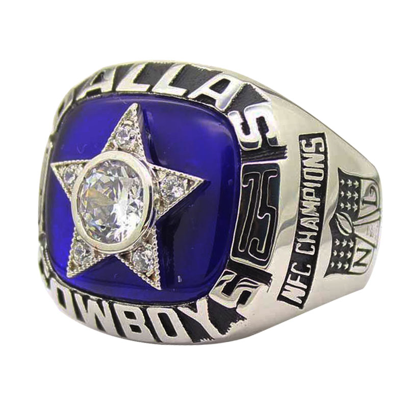 Dallas Cowboys Super Bowl ring with star and diamond details.